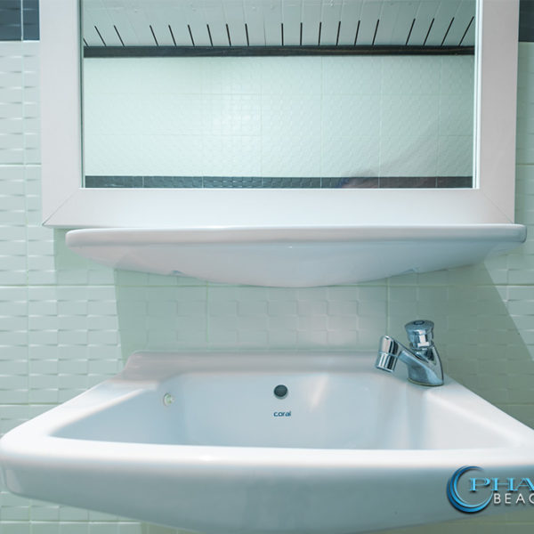 beachfront traditional bungalow bathroom