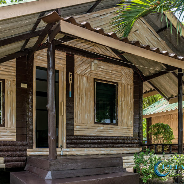 traditional bungalow fan garden